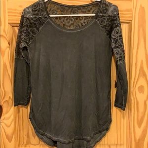 💥4 for $15💥Charcoal grey distressed shirt